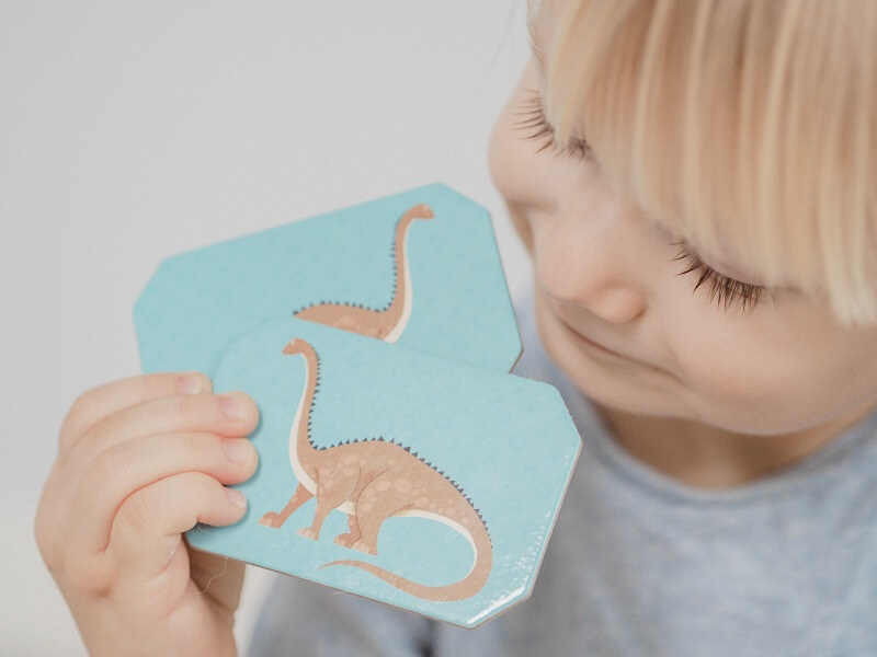 Dinozaury. Memory (3+) | Trening pamięci dziecka i prehistoryczna przygoda!