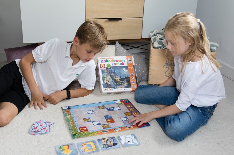 Zakodowany zamek. Gra na kodowanie (4-10 lat) - gra edukacyjna ucząca podstaw programowania, kodowanie dla dzieci