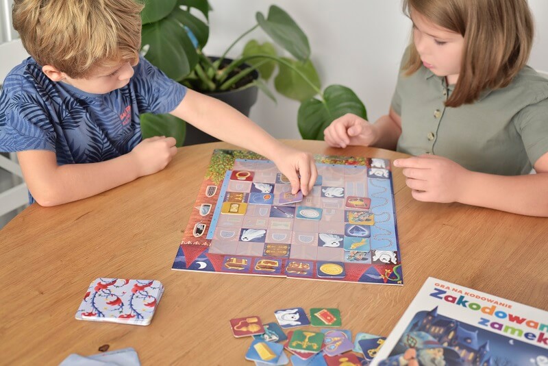 Zakodowany zamek - gra planszowa i podstawy kodowania dla dzieci