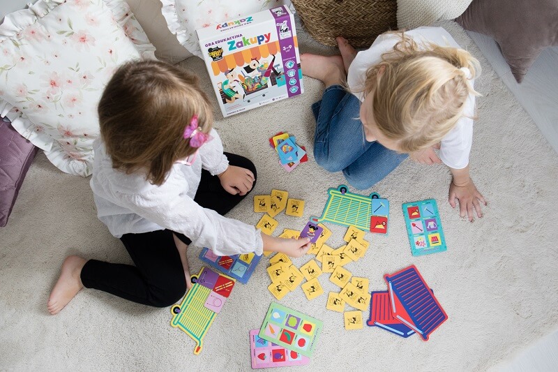 Zakupy. Gra edukacyjna to bestsellerowa, uwielbiana przez dzieci rozrywka dla całej rodziny.
