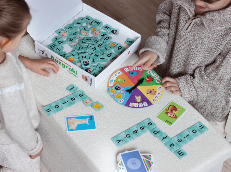 Bazgraki czytają. Gra edukacyjna dla dzieci 3–7 lat