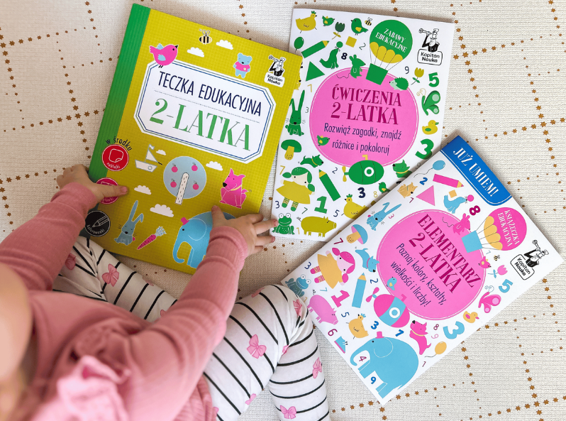 Teczka edukacyjna dla 2-latka z ćwiczeniami, kolorowankami i naklejkami