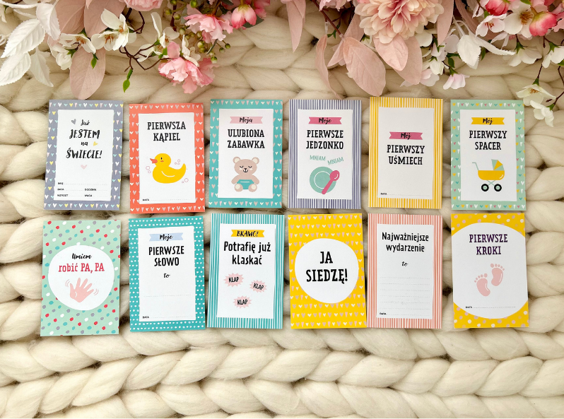 Karty pamiątkowe ze zestawu Mój pierwszy rok do dokumentowania rozwoju dziecka