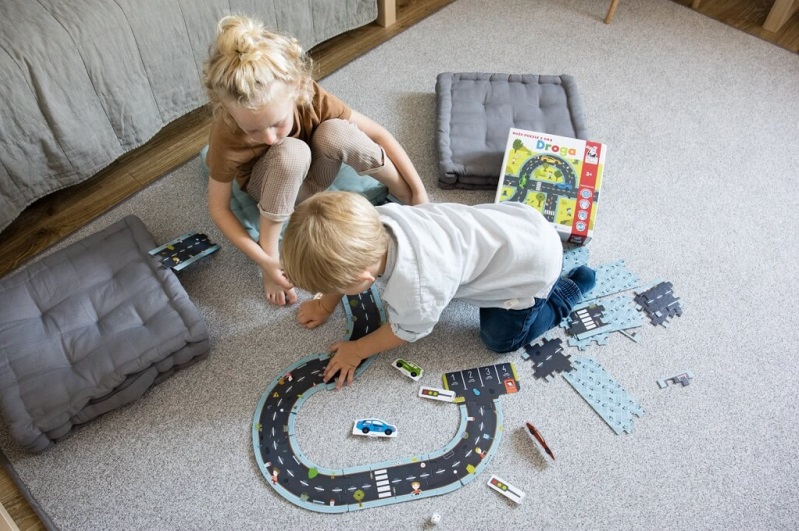 Puzzle z grą Droga - niekończąca się zabawa dla dzieci